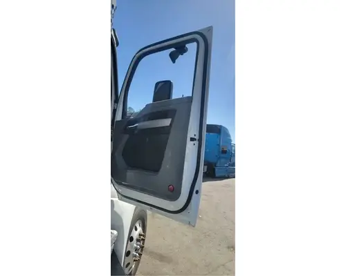 KENWORTH T680 Door Assembly, Front