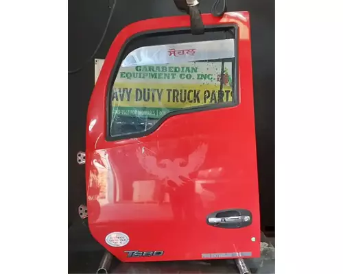KENWORTH T680 Door Assembly, Front