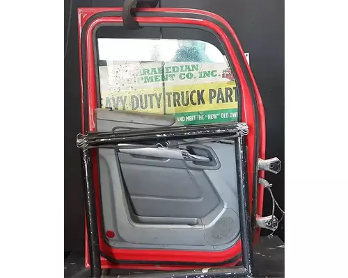 KENWORTH T680 Door Assembly, Front