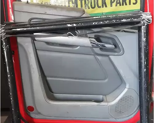 KENWORTH T680 Door Assembly, Front