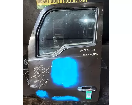 KENWORTH T680 Door Assembly, Front