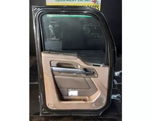 KENWORTH T680 Door Assembly, Front