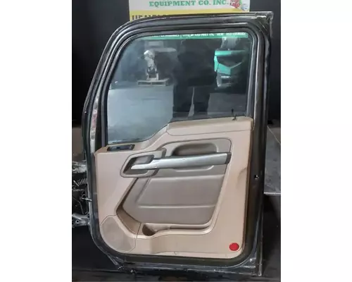 KENWORTH T680 Door Assembly, Front