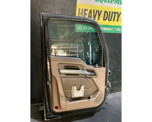 KENWORTH T680 Door Assembly, Front