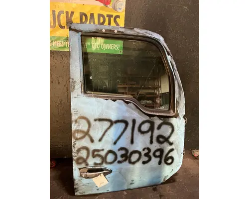 KENWORTH T680 Door Assembly, Front