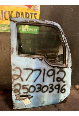 KENWORTH T680 Door Assembly, Front