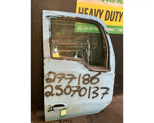 KENWORTH T680 Door Assembly, Front