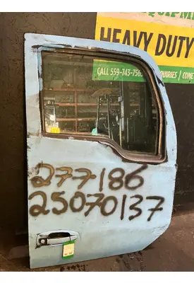 KENWORTH T680 Door Assembly, Front