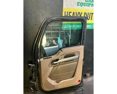 KENWORTH T680 Door Assembly, Front