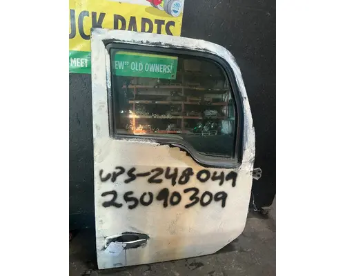 KENWORTH T680 Door Assembly, Front