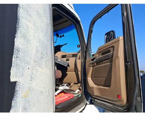 KENWORTH T680 Door Assembly, Front