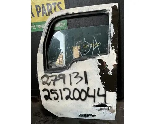 KENWORTH T680 Door Assembly, Front