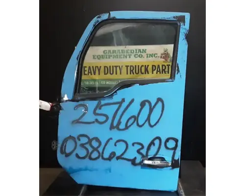 KENWORTH T680 Door Assembly, Front