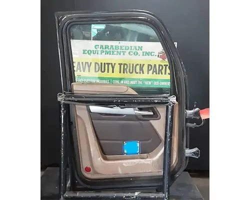 KENWORTH T680 Door Assembly, Front
