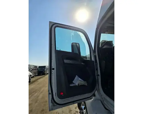 KENWORTH T680 Door Assembly, Front