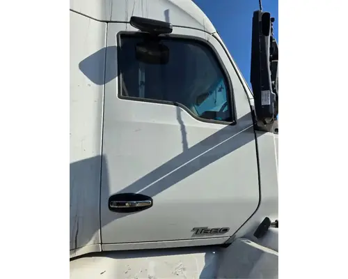 KENWORTH T680 Door Assembly, Front