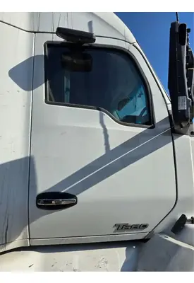KENWORTH T680 Door Assembly, Front