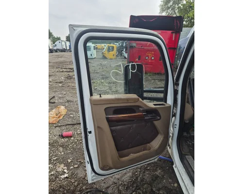 KENWORTH T680 Door Assembly, Front