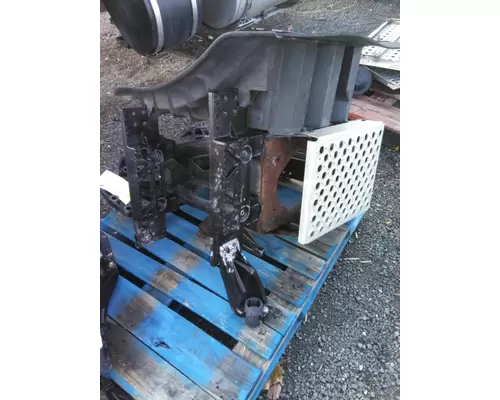 KENWORTH T680 FAIRING BRACKETMOUNT