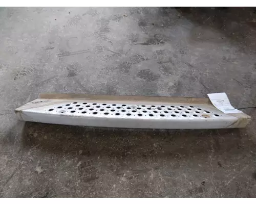 KENWORTH T680 FAIRING STEP