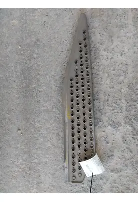KENWORTH T680 FAIRING STEP