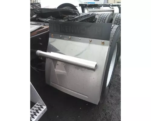 KENWORTH T680 FENDER, QUARTERHALF REAR