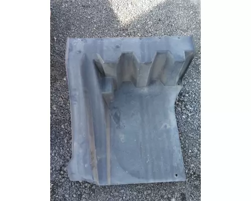 KENWORTH T680 FENDER, QUARTERHALF REAR
