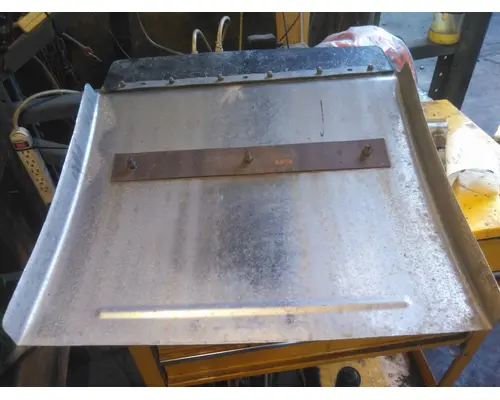 KENWORTH T680 FENDER, QUARTERHALF REAR