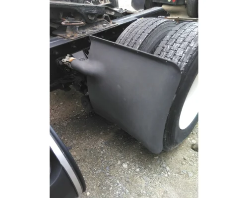 KENWORTH T680 FENDER, QUARTERHALF REAR