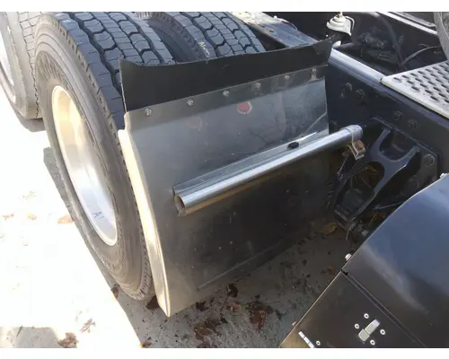 KENWORTH T680 FENDER, QUARTERHALF REAR