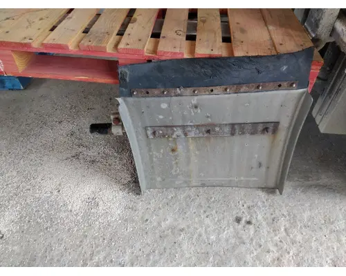 KENWORTH T680 FENDER, QUARTERHALF REAR