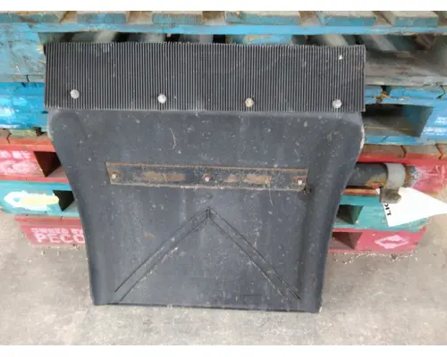 KENWORTH T680 FENDER, QUARTERHALF REAR