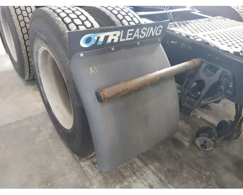 KENWORTH T680 FENDER, QUARTERHALF REAR