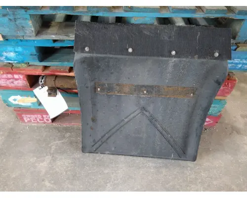 KENWORTH T680 FENDER, QUARTERHALF REAR