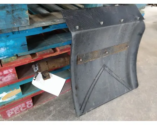 KENWORTH T680 FENDER, QUARTERHALF REAR