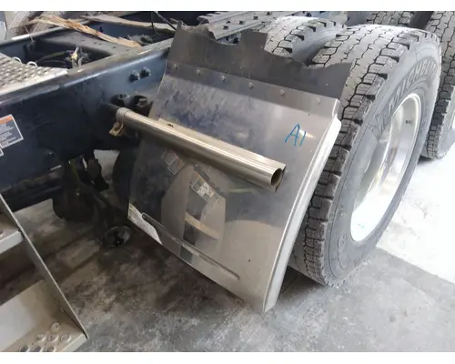 KENWORTH T680 FENDER, QUARTERHALF REAR