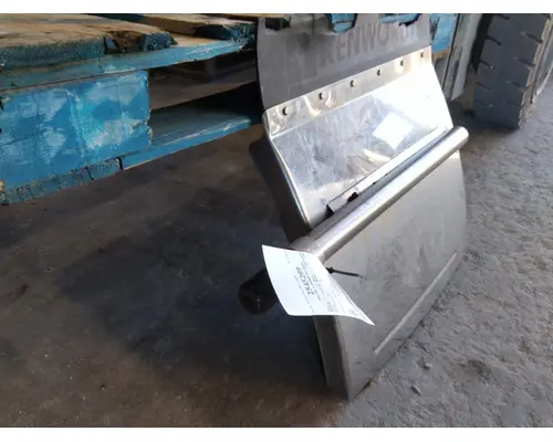 KENWORTH T680 FENDER, QUARTERHALF REAR