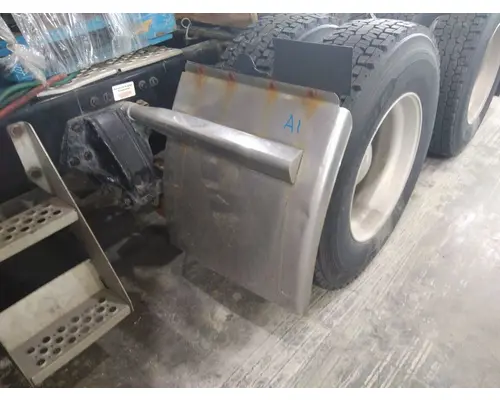 KENWORTH T680 FENDER, QUARTERHALF REAR