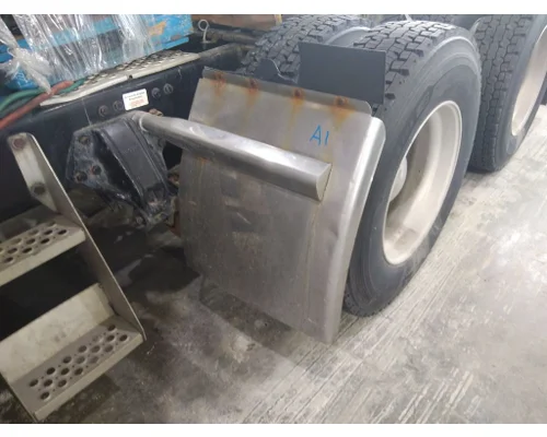 KENWORTH T680 FENDER, QUARTER/HALF REAR