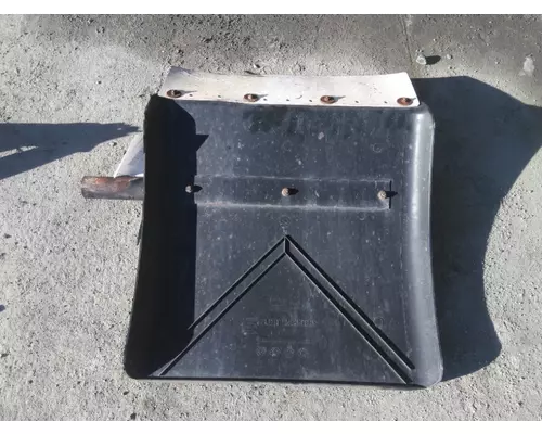 KENWORTH T680 FENDER, QUARTERHALF REAR