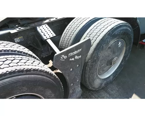 KENWORTH T680 FENDER, QUARTERHALF REAR