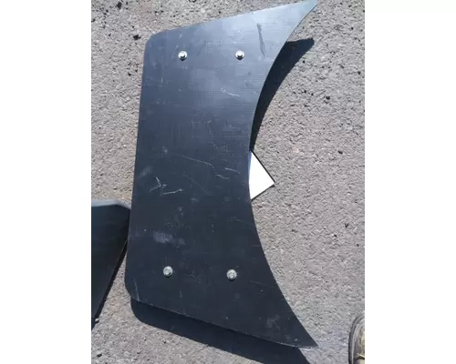 KENWORTH T680 FENDER ASSEMBLY, REAR