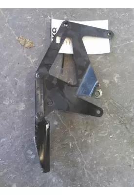 KENWORTH T680 FENDER BRACKET/MOUNT