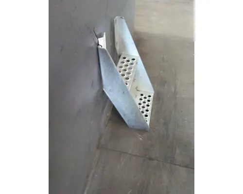 KENWORTH T680 FRAME STEP