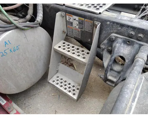 KENWORTH T680 FRAME STEP