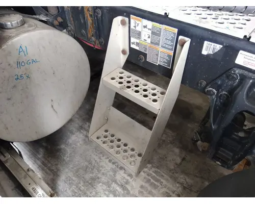 KENWORTH T680 FRAME STEP