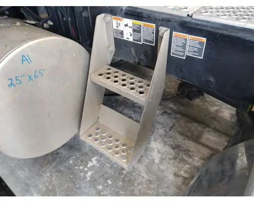 KENWORTH T680 FRAME STEP