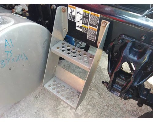KENWORTH T680 FRAME STEP