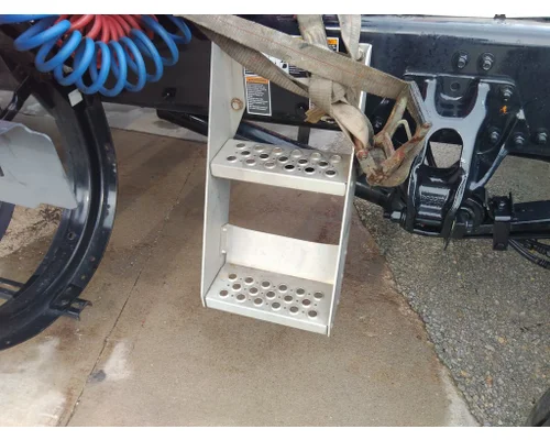 KENWORTH T680 FRAME STEP