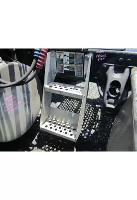 KENWORTH T680 FRAME STEP